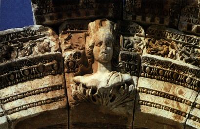 Gewölbte Tyche Büste